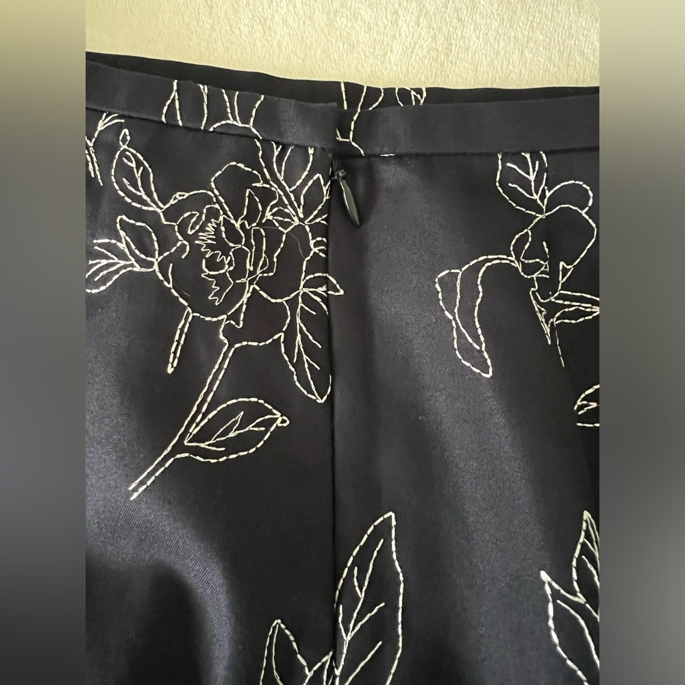 Ann Taylor Floral Embroidered Navy Lined Skirt NWT, Size 2P - Picture 13 of 14